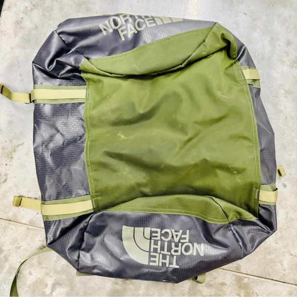 north face borealis backpack gardenia white - tnf black The Women's Backpack, Wht/Blk-NPF, OS | Everyday Travel Bag, Laptop Sleeve, Reflective Details Color:Mid Gray Dark Heather / Mid Gray contal-i31000-0000556418 A rain jacket or The North Face Borealis